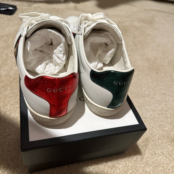 Gucci Women’s Ace Sneaker with Bee - Picture 3 of 9